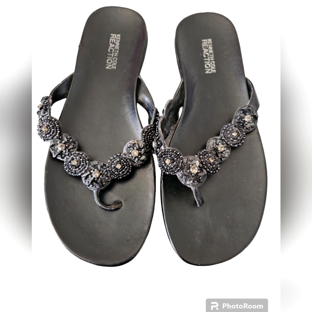 Kenneth Cole Flip Flops 7 1/2